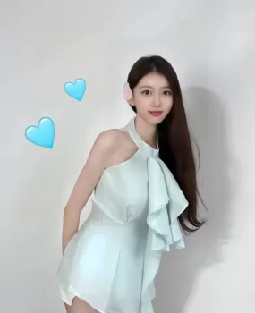 前凸后翘高颜值妹妹