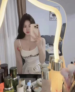 南宁绿地中央的美女