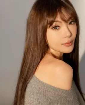 一个超级哇塞的女神小七