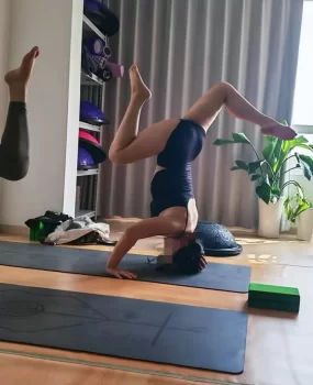 会倒立吃鸡的少妇