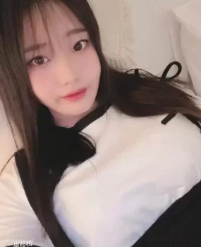 个人美女小姐姐18岁，很漂亮，下海没多久