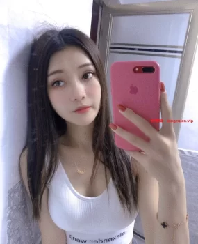 丰满性感的兼职售楼小姐