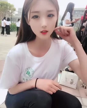 朋友介绍认识的