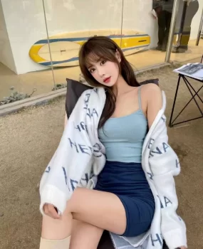 贵州清纯兼职学生妹，身体超软人间小尤物